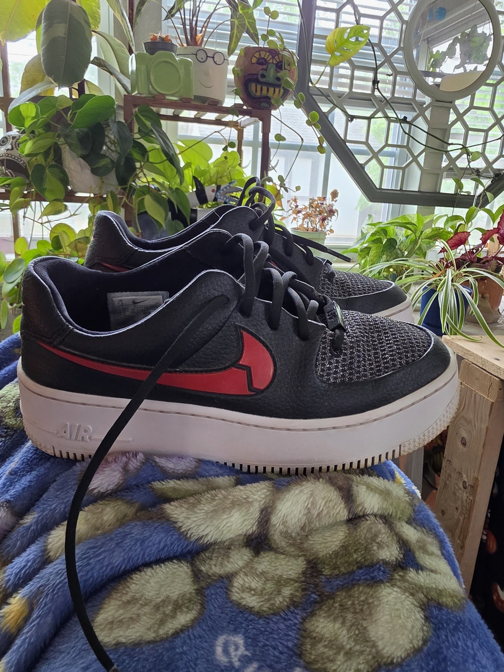 Nike Air Force 1 Sage Low Valentine's Day.